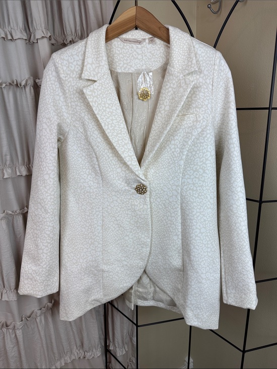 Soft Surroundings Jackets & Blazers - Soft Surroundings Cream Leopard Print Blazer Gold Rhinestone Buttons Size PXS
